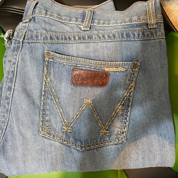 wrangler men's retro relaxed fit boot cut jean